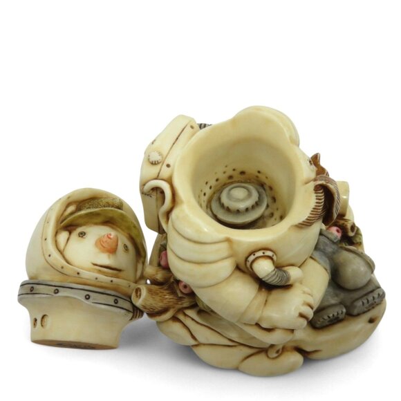 HARMONY KINGDOM Blue Moon Snowman Astronaut Figurine Trinket Box - Picture 6 of 12